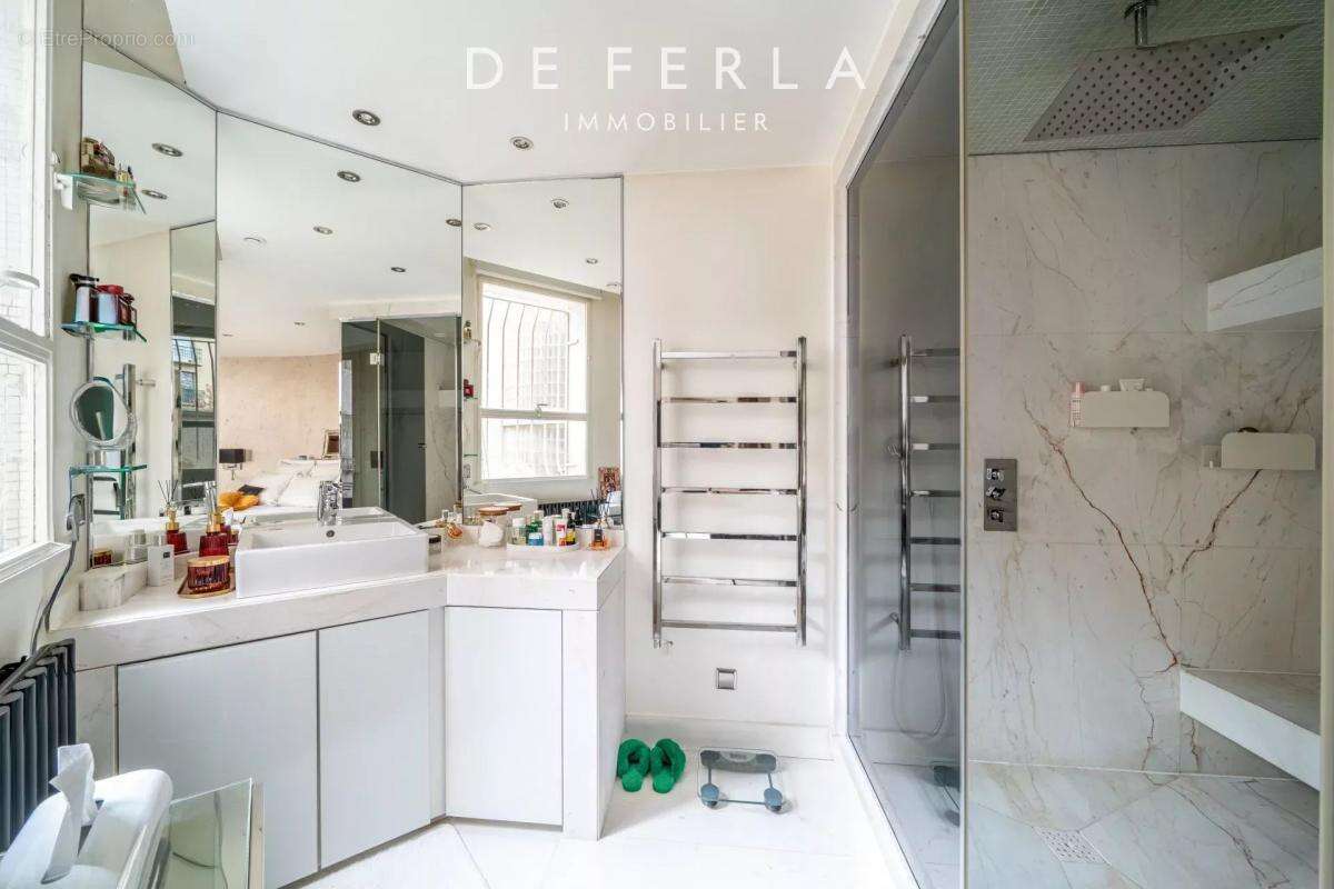 Appartement à PARIS-16E