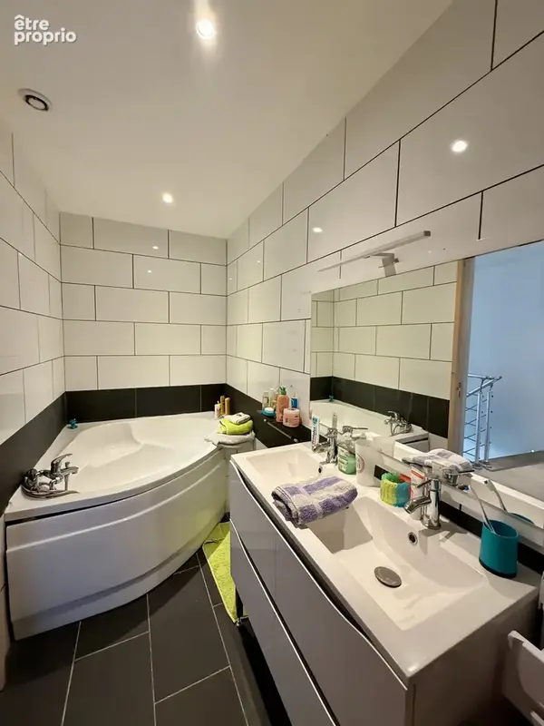 Vente appartement Duplex T5 terrasses, garage et places de parking,66180 Villeneuve de la Raho. - photo 8
