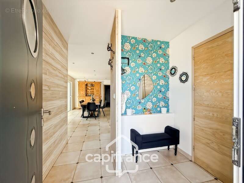 Maison contemporaine de plain-pied de 160 m² – 4 chambres – Véranda de 27 m² avec spa – Double garage – Carport – Noyal-Pontivy - photo 3