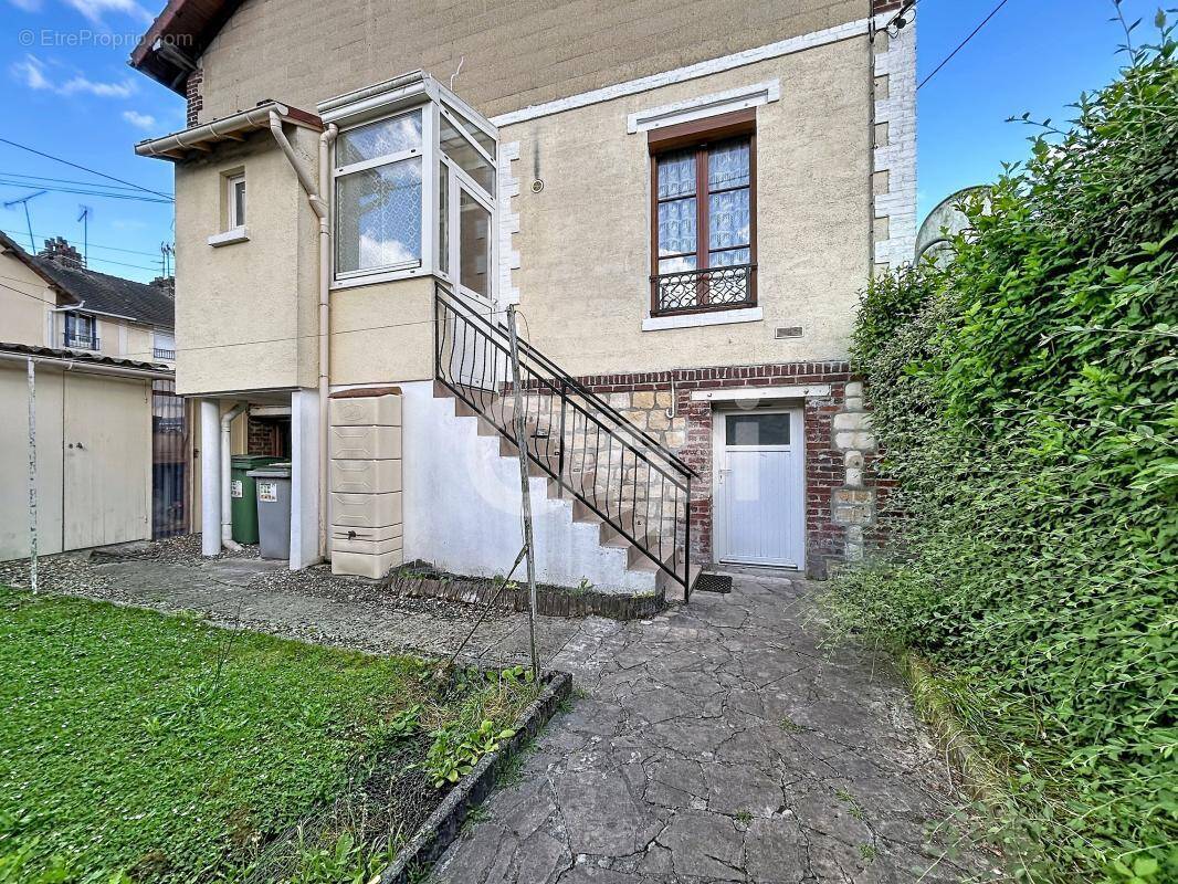 Maison à THIVERNY
