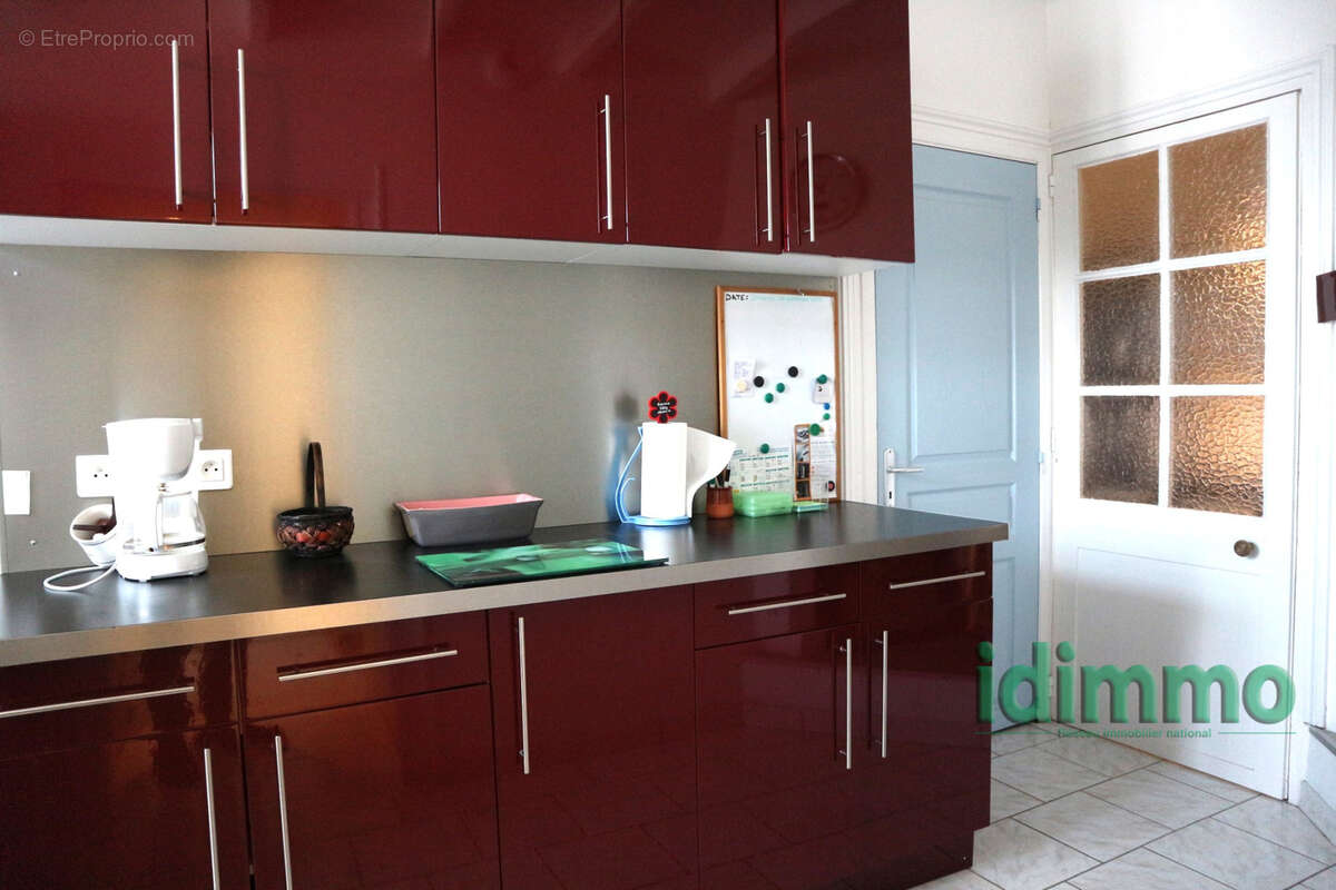 Belle maison en bon etat general de 100 m2 sur un terrain clos de 115 m2. centre bourg a proximite des commerc - photo 10