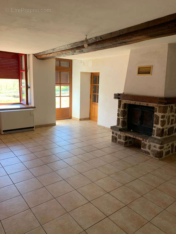 Maison à AMBRIERES-LES-VALLEES