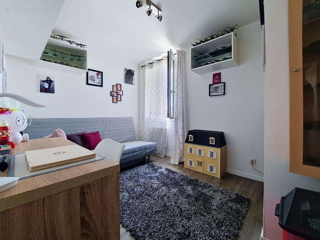 Maison - 3 Chambres - Buanderie - Garage - Sous-sol - Double Terrasse - Jardin - Au calme - photo 18