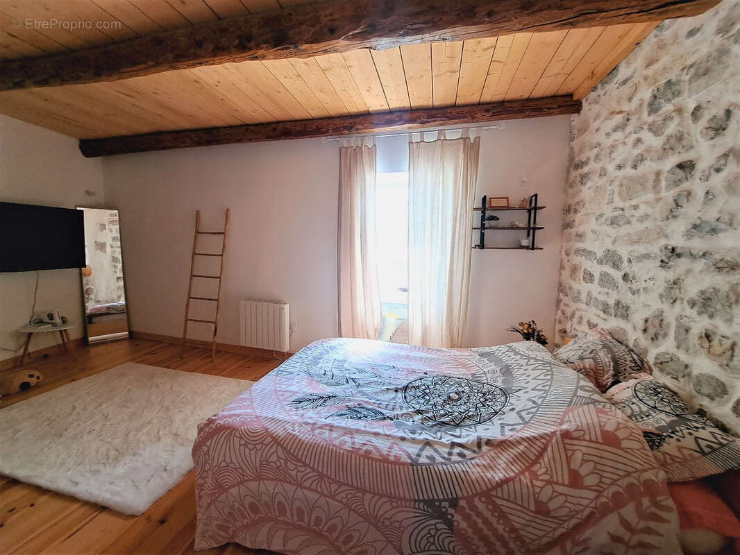 Maison à BERRIAS-ET-CASTELJAU