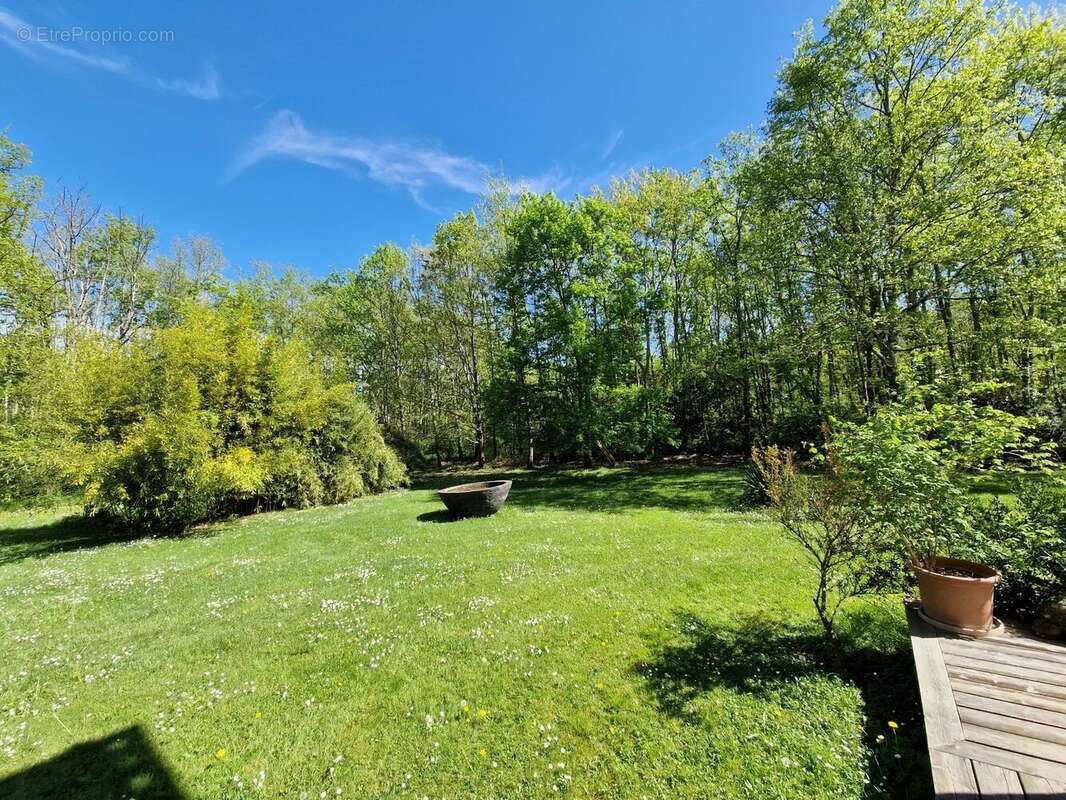 Maison à VIC-FEZENSAC