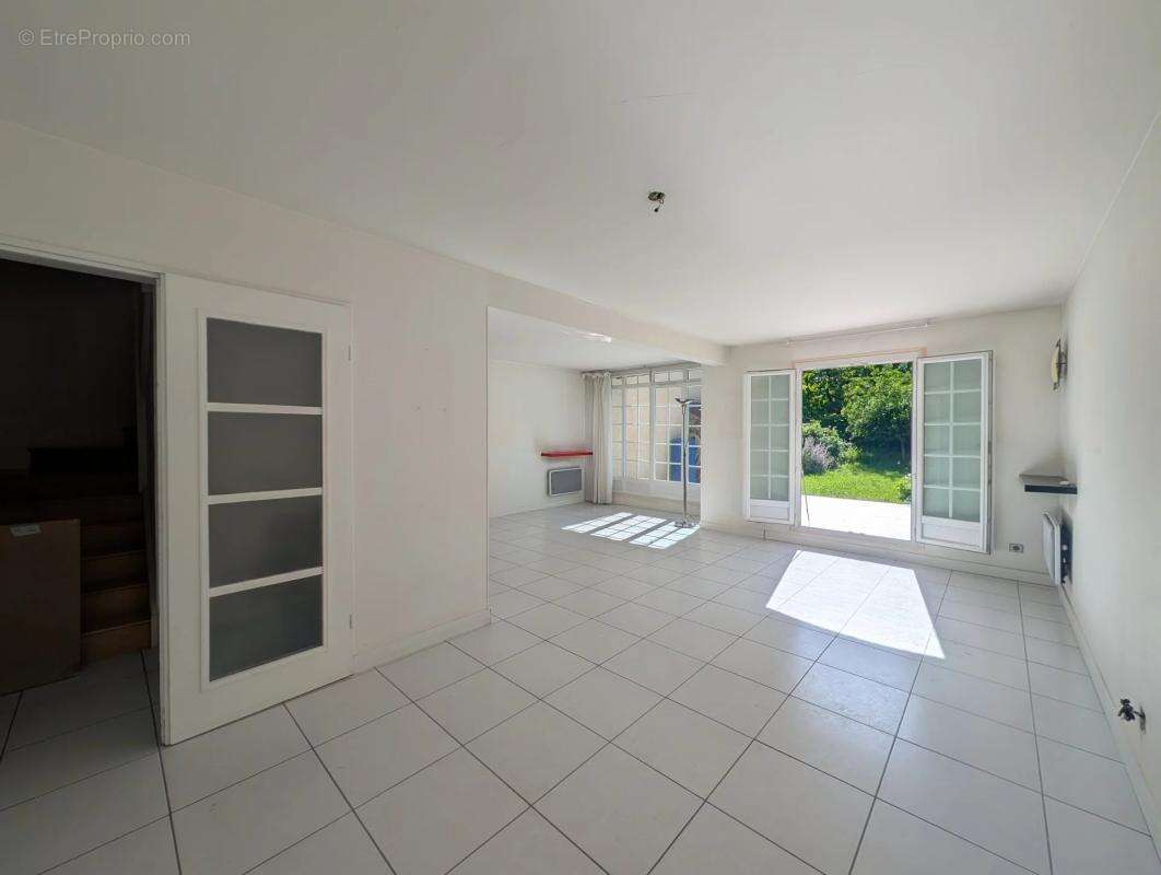 Maison à LES CLAYES-SOUS-BOIS