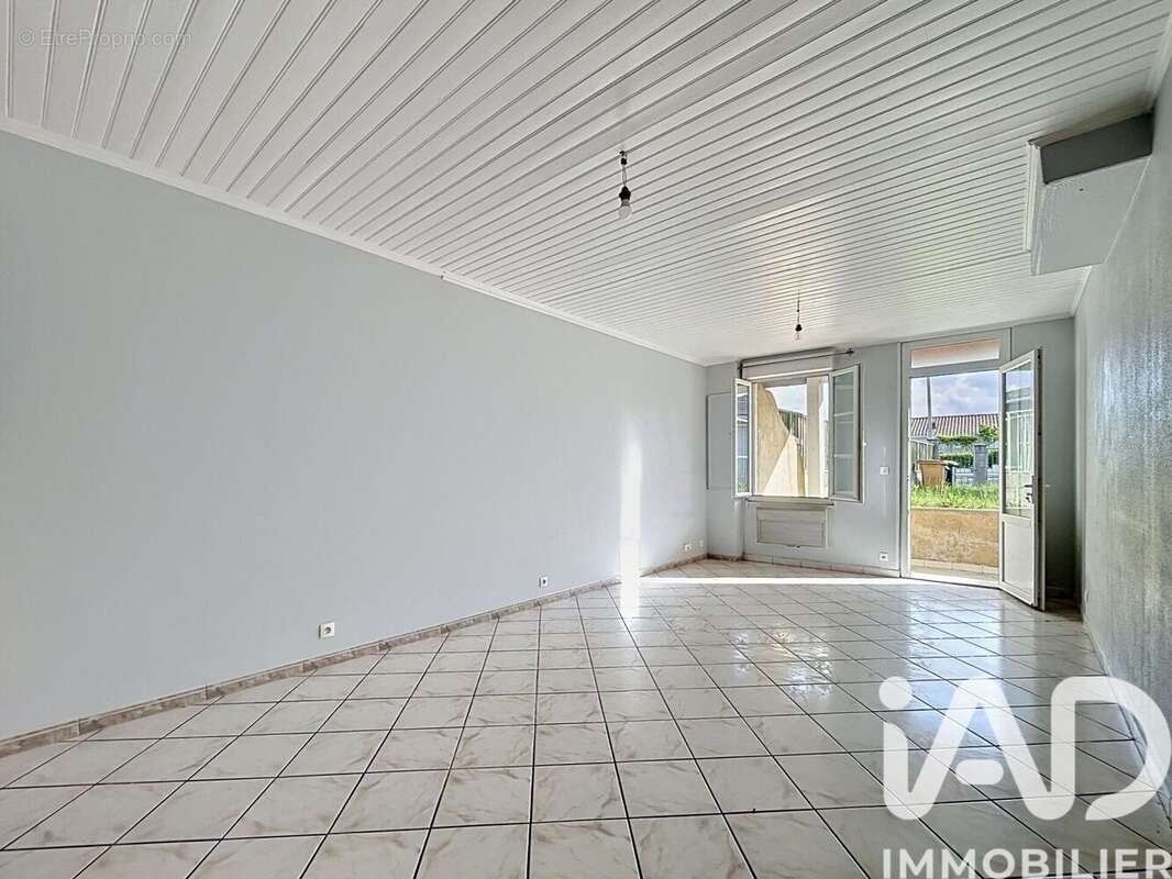 Appartement 270 m² à Guitres  - photo 3