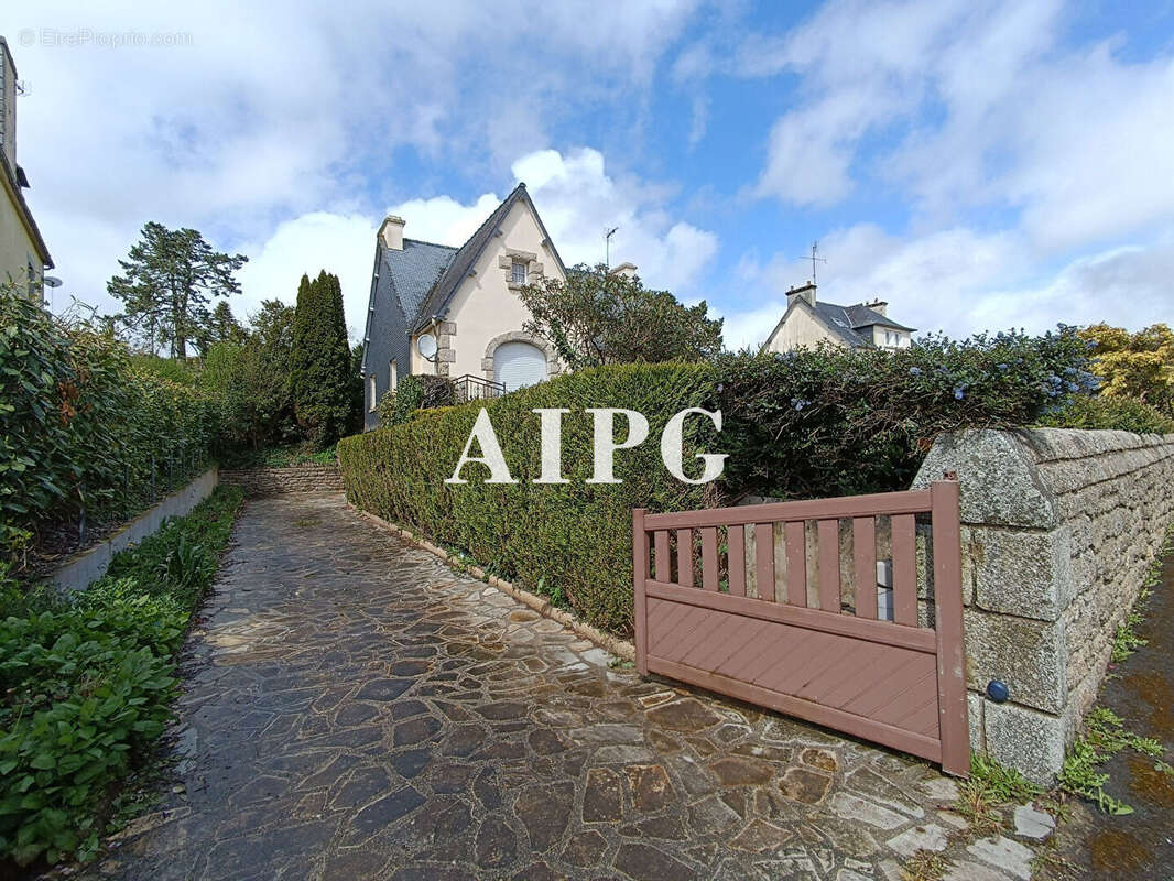 Maison à SAINT-NICOLAS-DU-PELEM