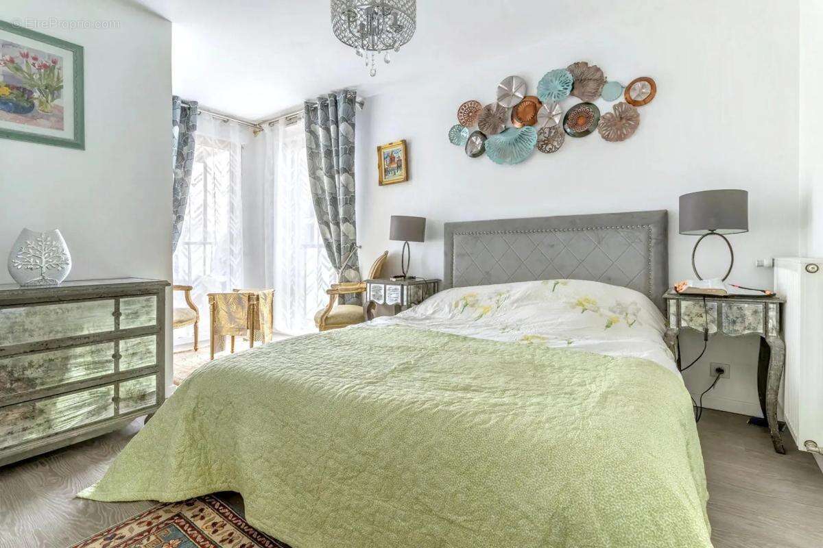 Colombes : Élégant T4 avec Double Balcon - photo 4