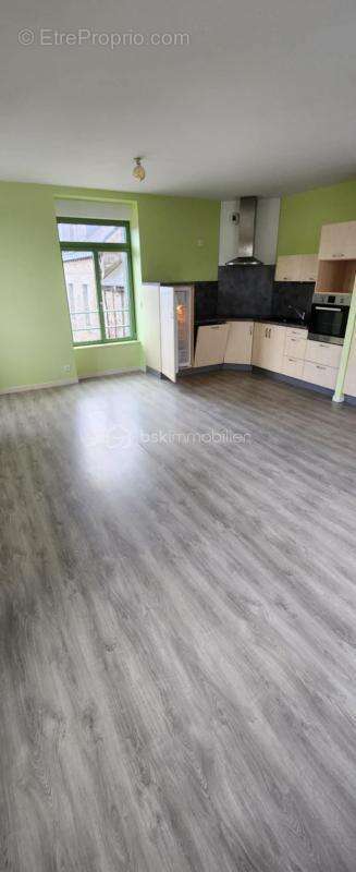 Commerce à COLLINEE