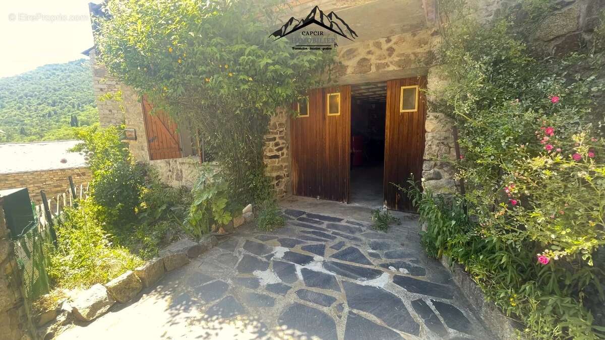 Maison 4 faces en pierre avec jardin - AYGUATÉBIA-TALAU - photo 6