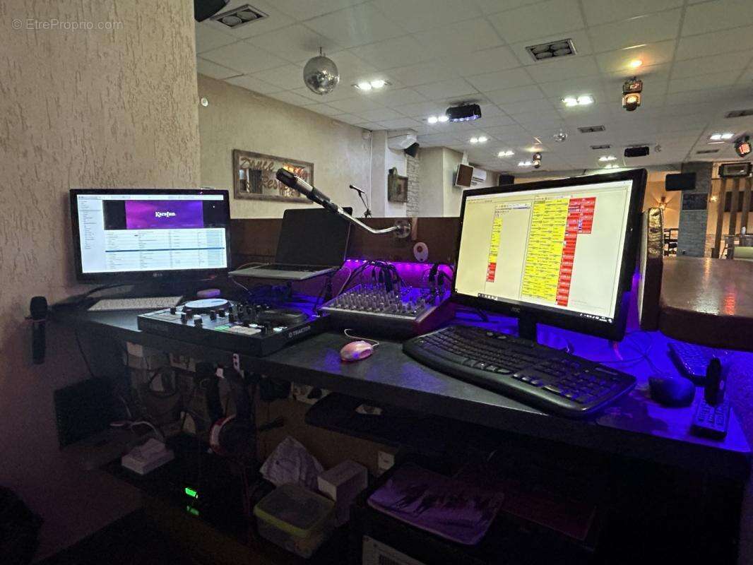 Commerce à L'AIGUILLON