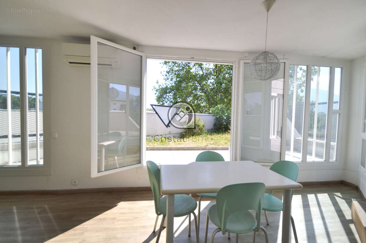 Appartement à SAINT-MARTIN-D'HERES