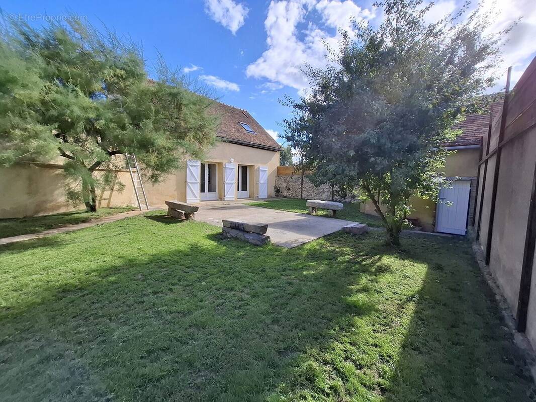 Maison 93 m² à Doucelles  - photo 3