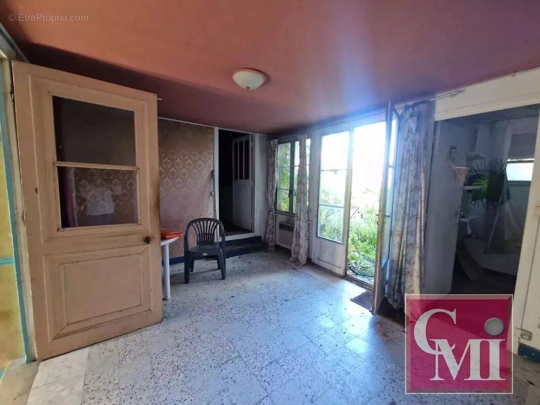 Maison ancienne (3 chambres) à rénover sur 407m2 de terrain - photo 5