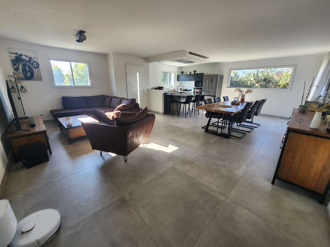 Maison à SAINTE-GEMME-LA-PLAINE