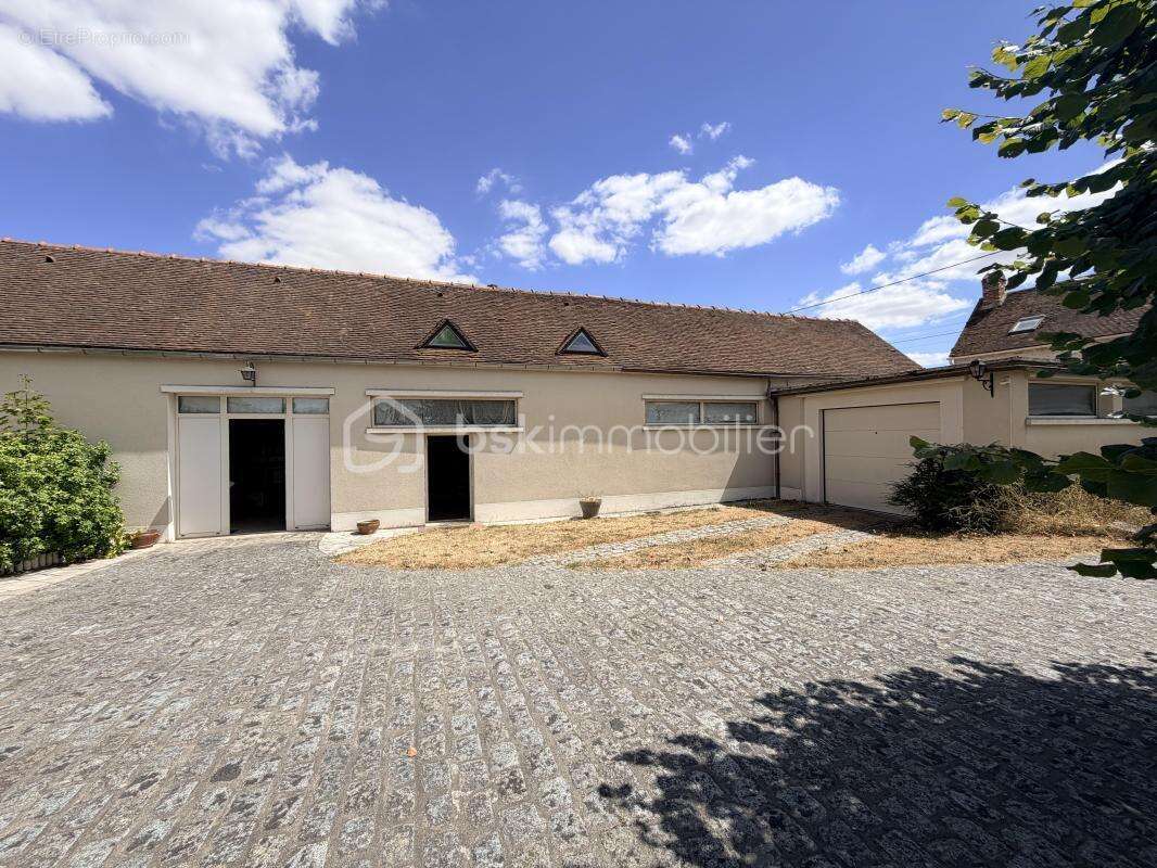 Maison avec nombreuses dependances - photo 3