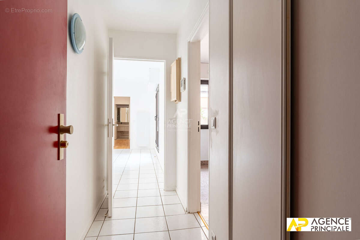 Appartement  4 pièce(s) - Ascenseur - terrasse - grand séjour - 78m² - photo 10
