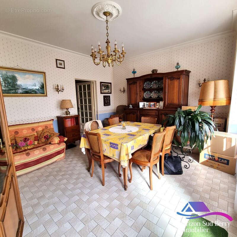 salle à manger - Maison à SAINT-DENIS-DE-JOUHET