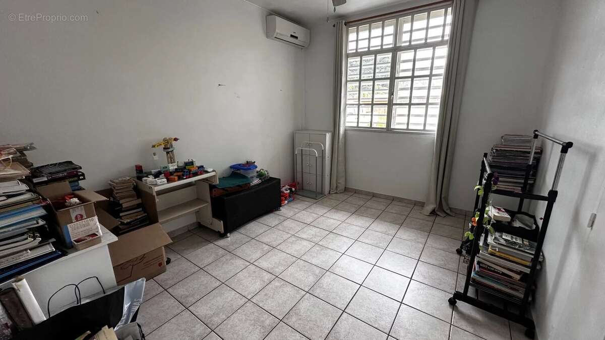 Maison à REMIRE-MONTJOLY