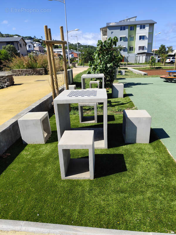 Terrain à SAINT-PIERRE