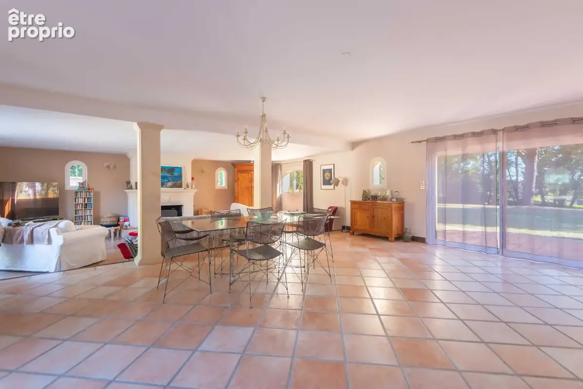 Villa de 339 m2 - 6 chambres - sur 3200 m2 - photo 8