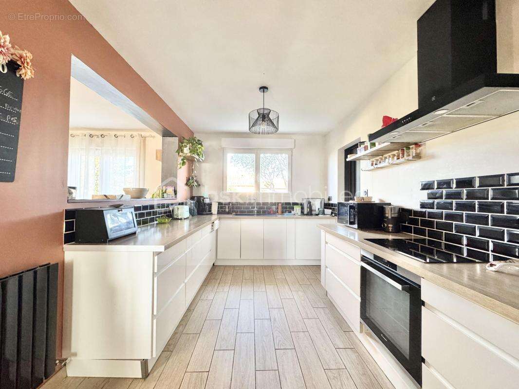 Maison R+1 de 135 M2 sur une parcelle de 413M3 ET Piscine semi enterrée - photo 7