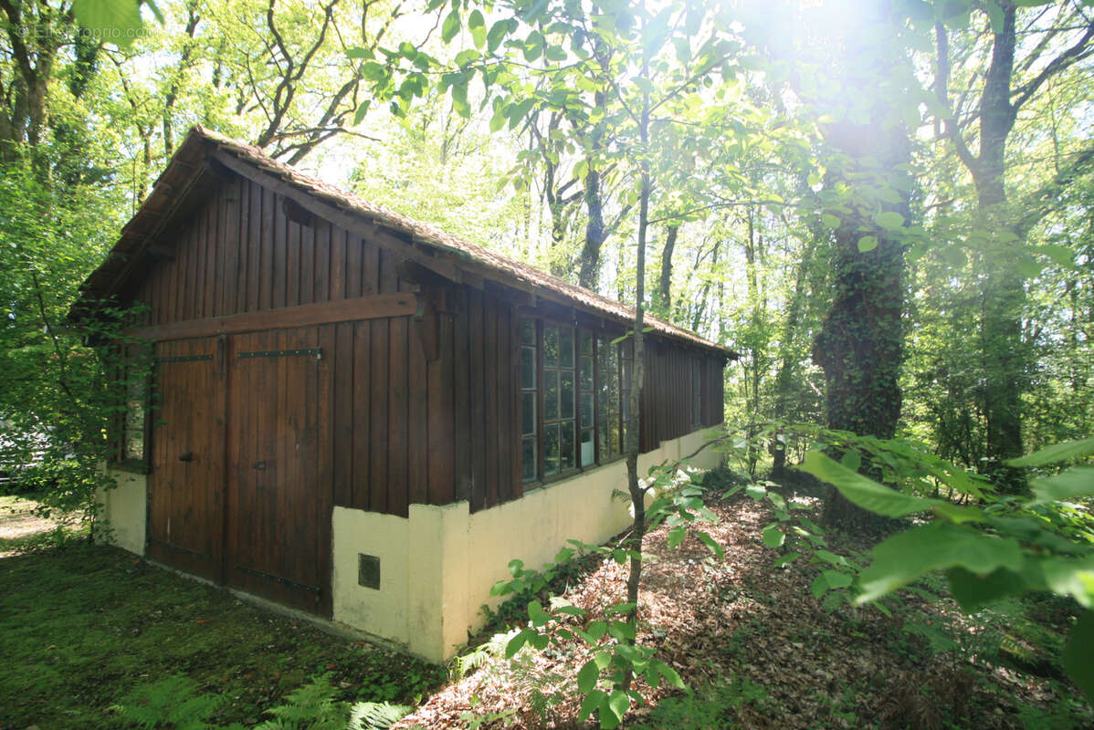 Maison à LA CHAPELLE-AUBAREIL