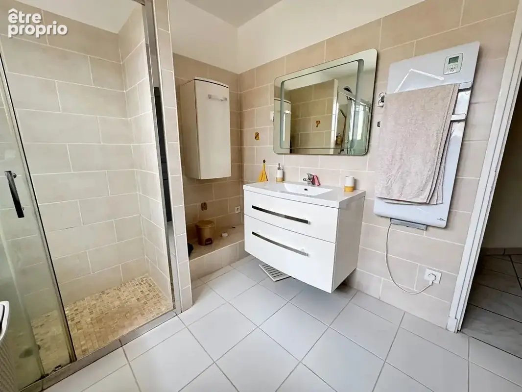 Villa 3 faces de 122 m² avec piscine - photo 8