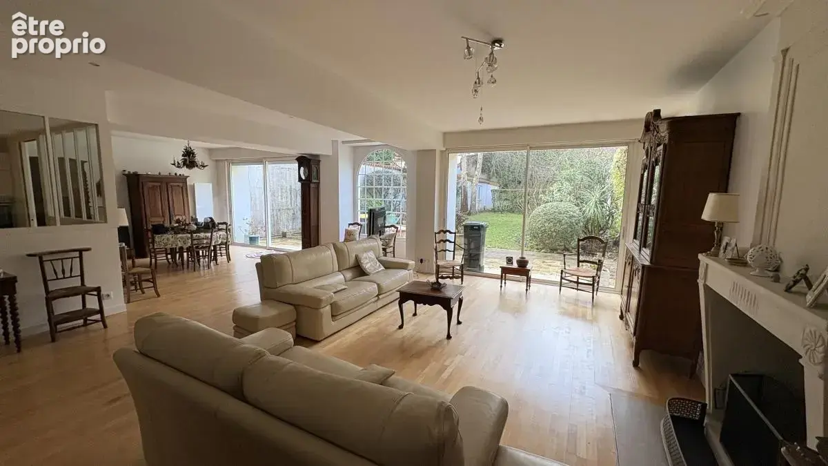 Appartement 3 pièces 139 m² à vendre à La Rochelle (17000) - photo 2