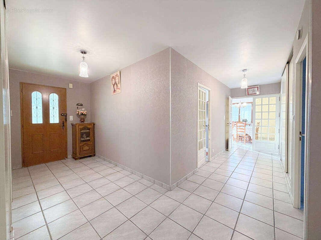 Commerce à MARIGNIER