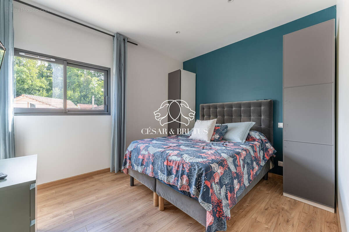 Maison 200 m² à Meyzieu  - photo 8