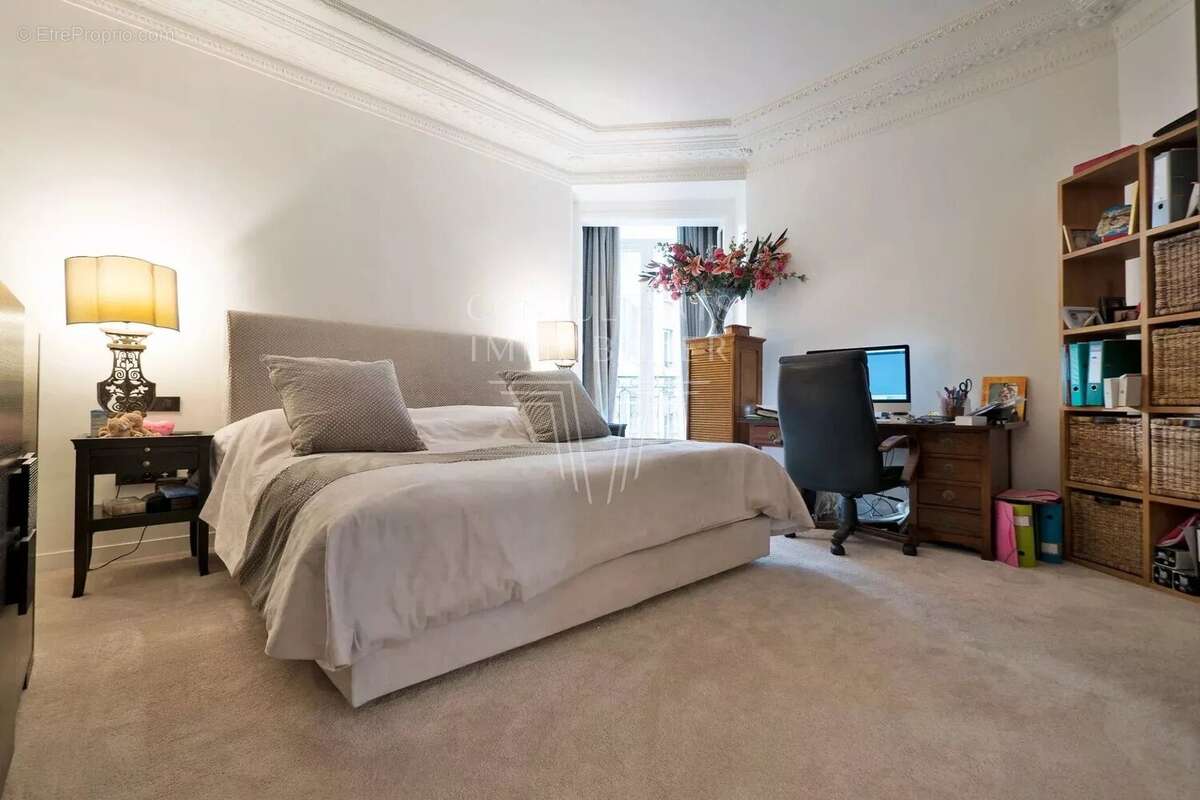 Appartement à NEUILLY-SUR-SEINE