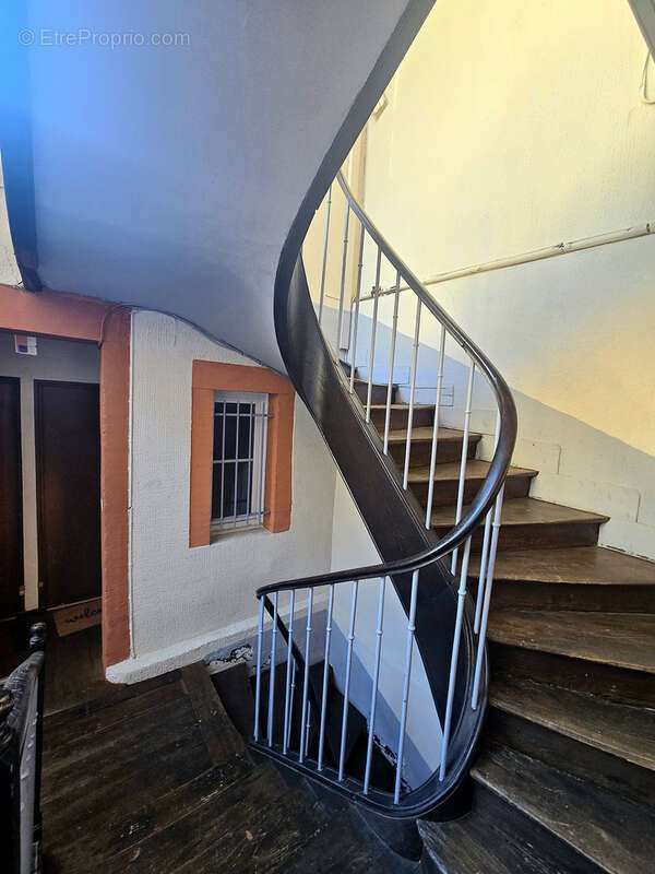 Studio à rénover - Rue Saint Charles - photo 9
