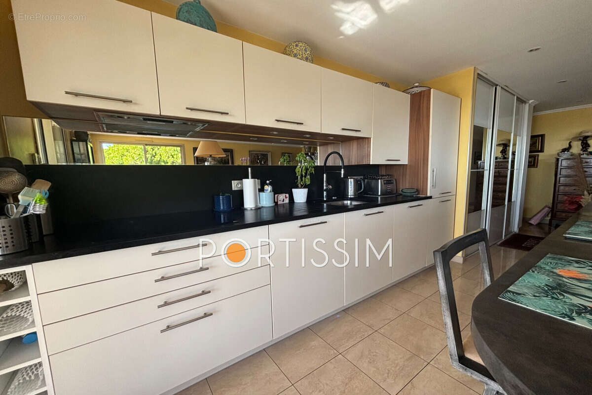 Appartement à SAINT-LAURENT-DU-VAR