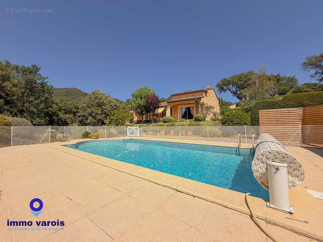 Collobrières   Villa de plain-pied de 142 m2 avec piscine et prestations de qualité - photo 8