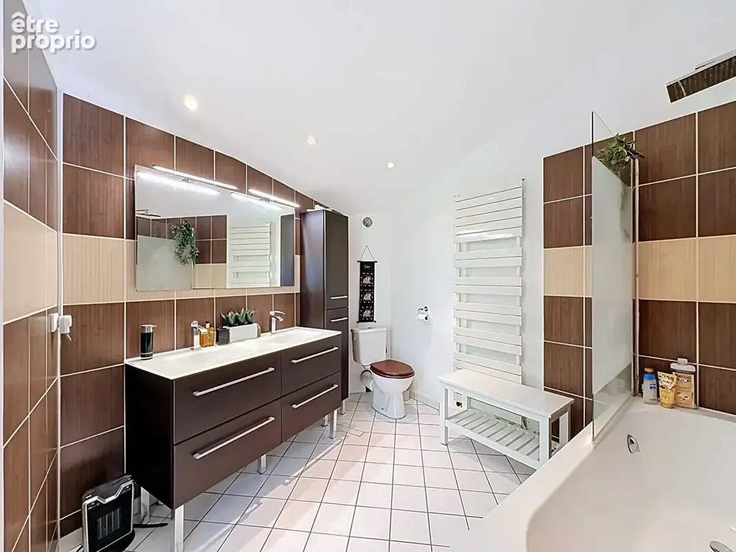 Maison caluire vassieux 157 m² 4 chambres 883 m² de terrrain. - photo 18