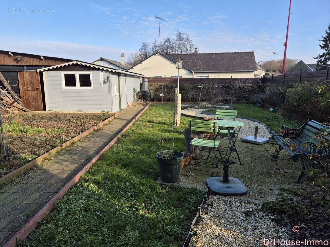 Maison à AMBRIERES-LES-VALLEES