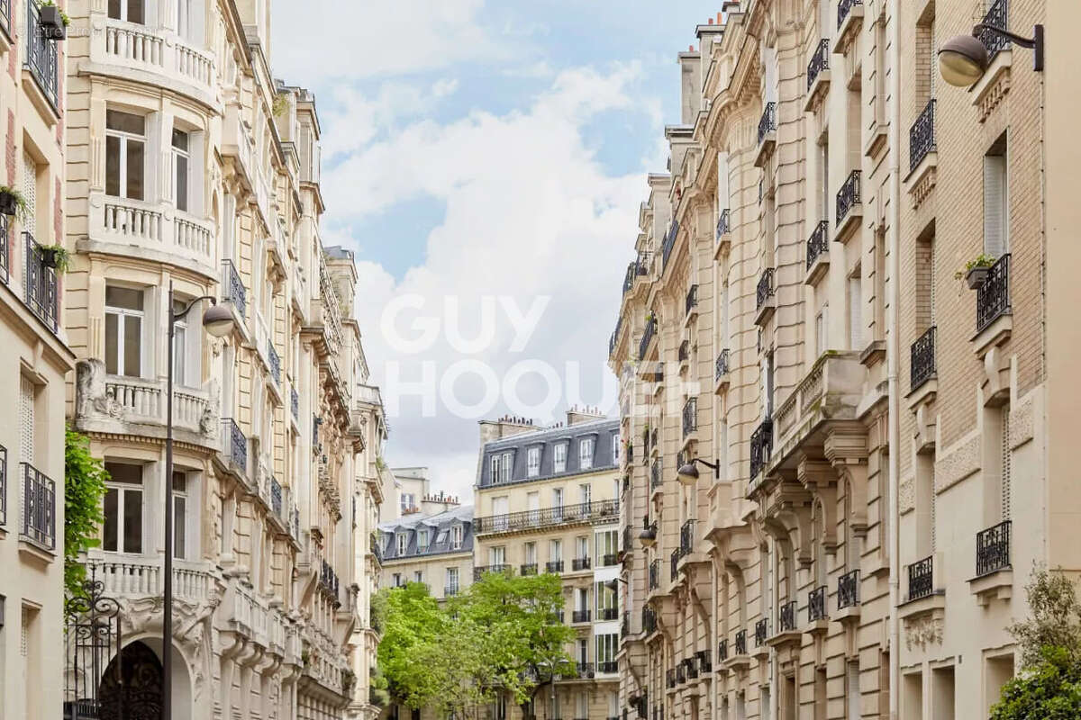 Appartement à PARIS-16E