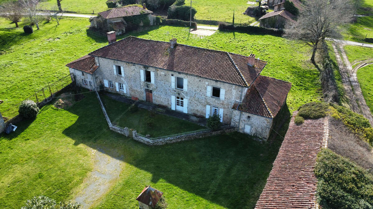 Maison à MAISONNAIS-SUR-TARDOIRE