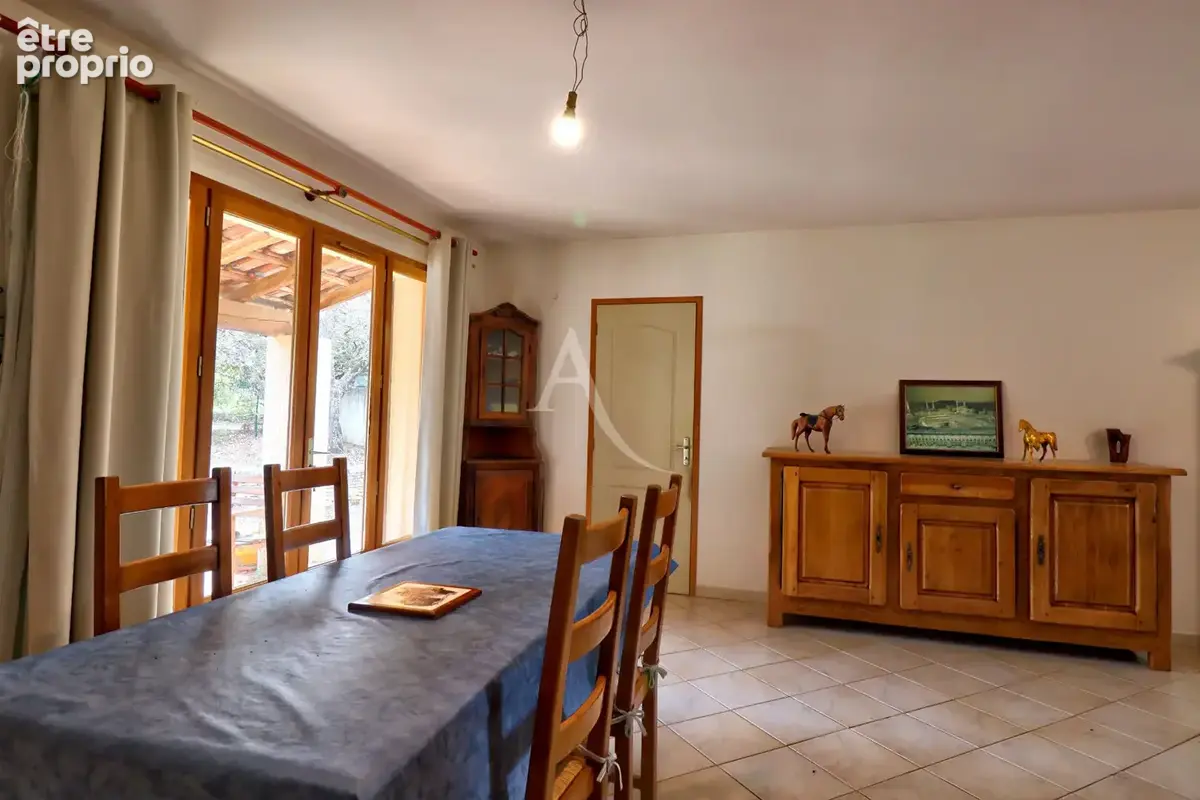 Villa de plain-pied avec terrain de 4554m2 et garage - photo 8