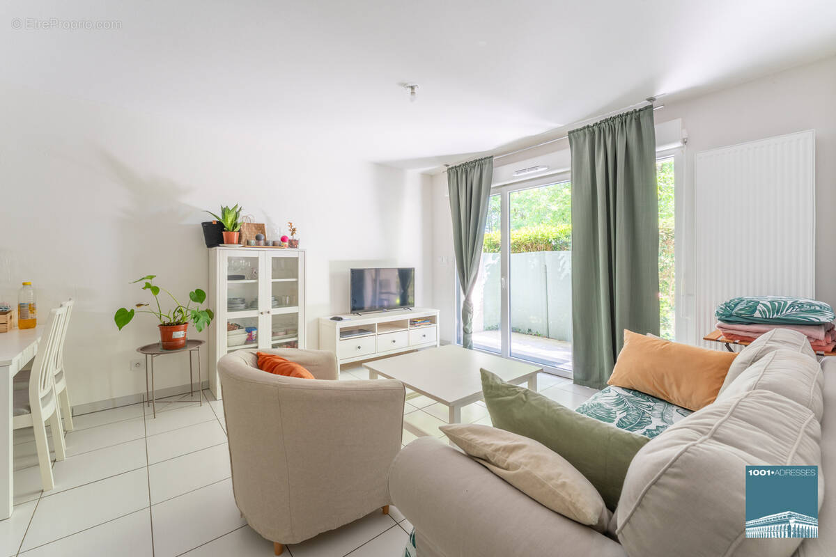 Appartement à PAREMPUYRE