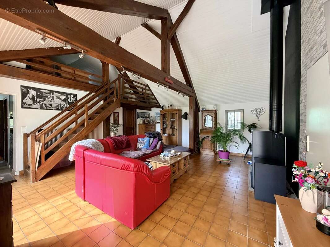 Grande maison dans Bernay - 5-6 chambres - plus de 200m2 d'espace - sous-sol/carport - 808m2 - photo 4