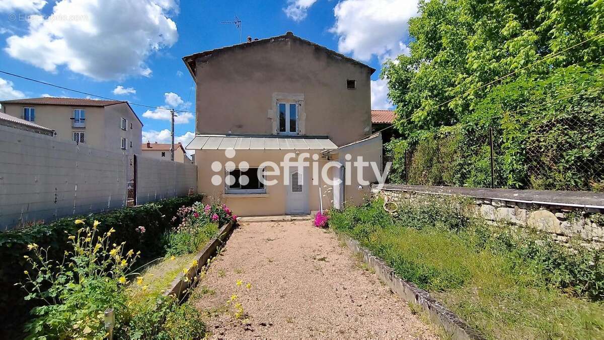 Maison à AIGUEPERSE