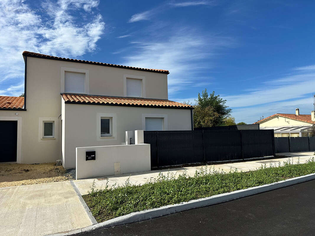 Maison à ECHILLAIS