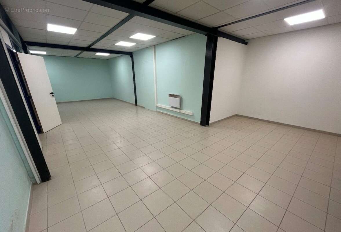 Commerce 200 m² à Revel  - photo 5