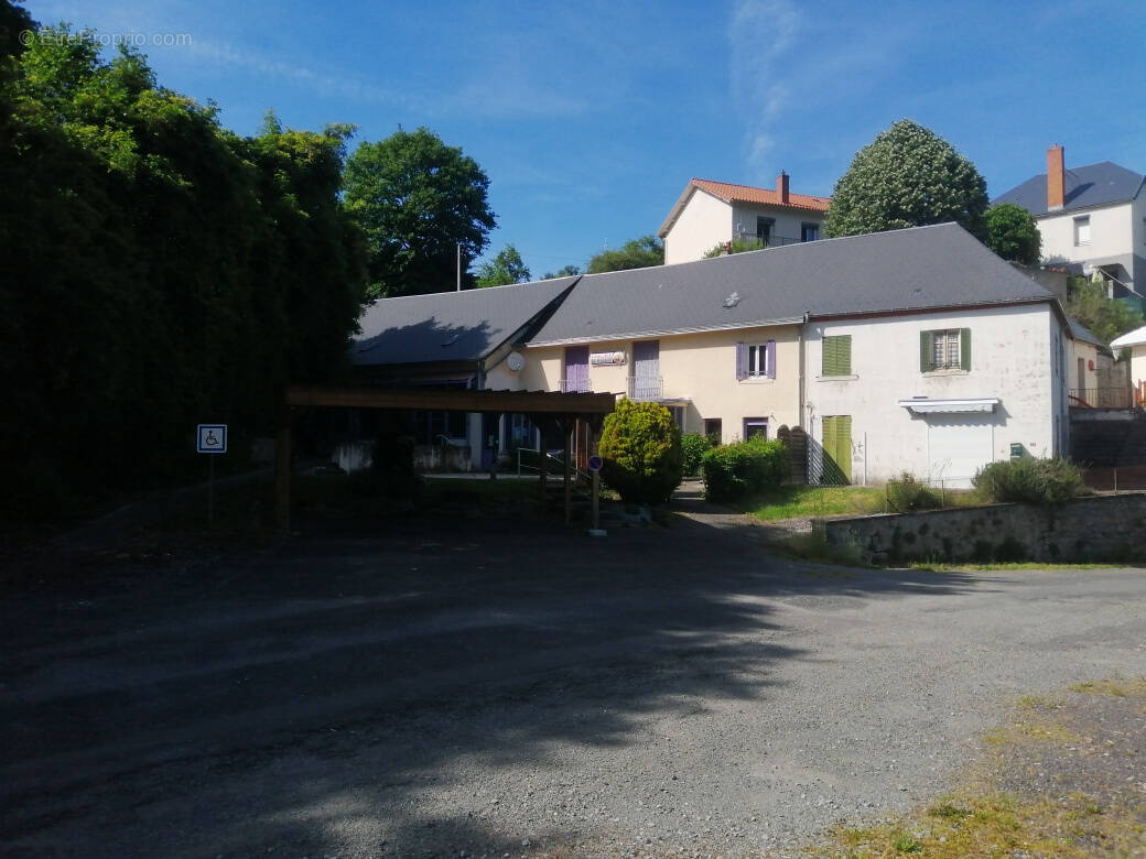 Appartement à CHATEAUNEUF-LES-BAINS