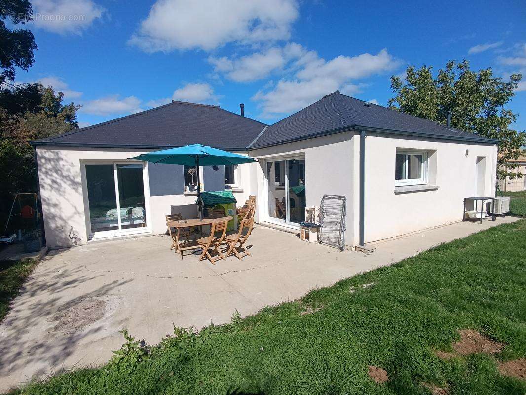 Maison à COULANS-SUR-GEE