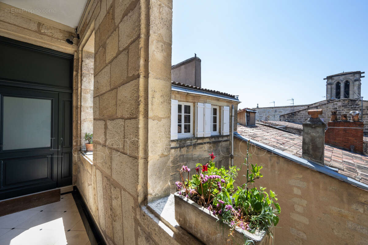Bordeaux centre historique - magnifique appartement rénové avec belle vue - photo 22