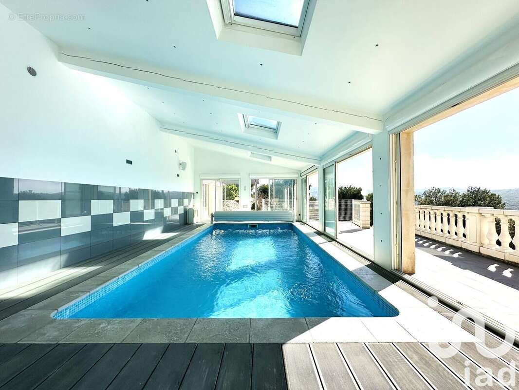 Photo 2 - Maison à ENSUES-LA-REDONNE